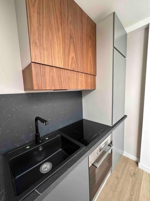 U-Sleep : Appartement 2 Chambres 列日 外观 照片
